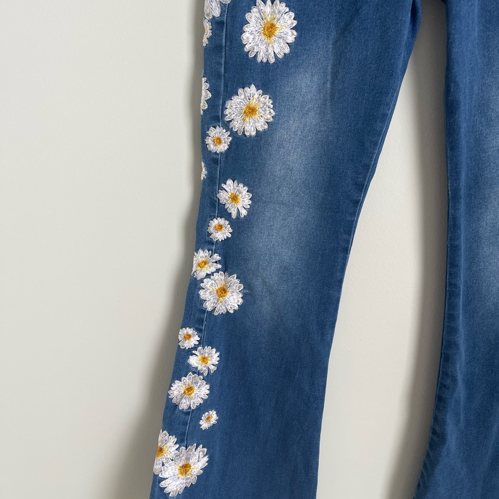 BAMBOO Blue Jeans with Daisy Embroidery - Picture 2 of 6